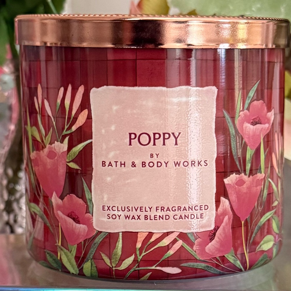 🆕🌺 BATH & BODY WORKS “POPPY” 3-WICK CANDLE. BRAND NEW. SOY WAX BLEND.